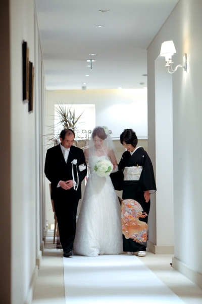 両親と新婦｜バージンロード
