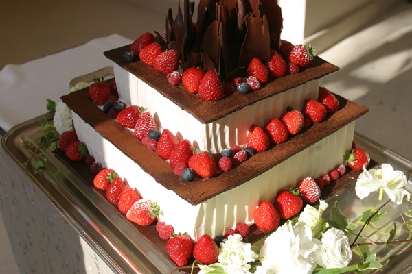 苺とチョコレートのウエディングケーキ｜奏春楼