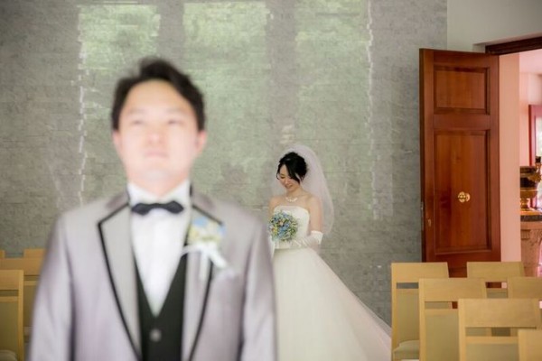 挙式前の新郎新婦のお二人｜ジャルダンドゥボヌール