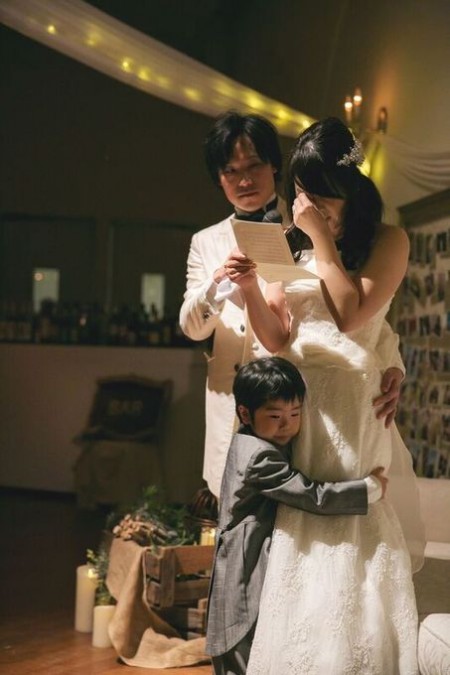 新郎新婦とお子様｜ジャルダンドゥボヌール