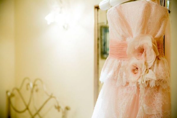 ピンクのウエディングドレス